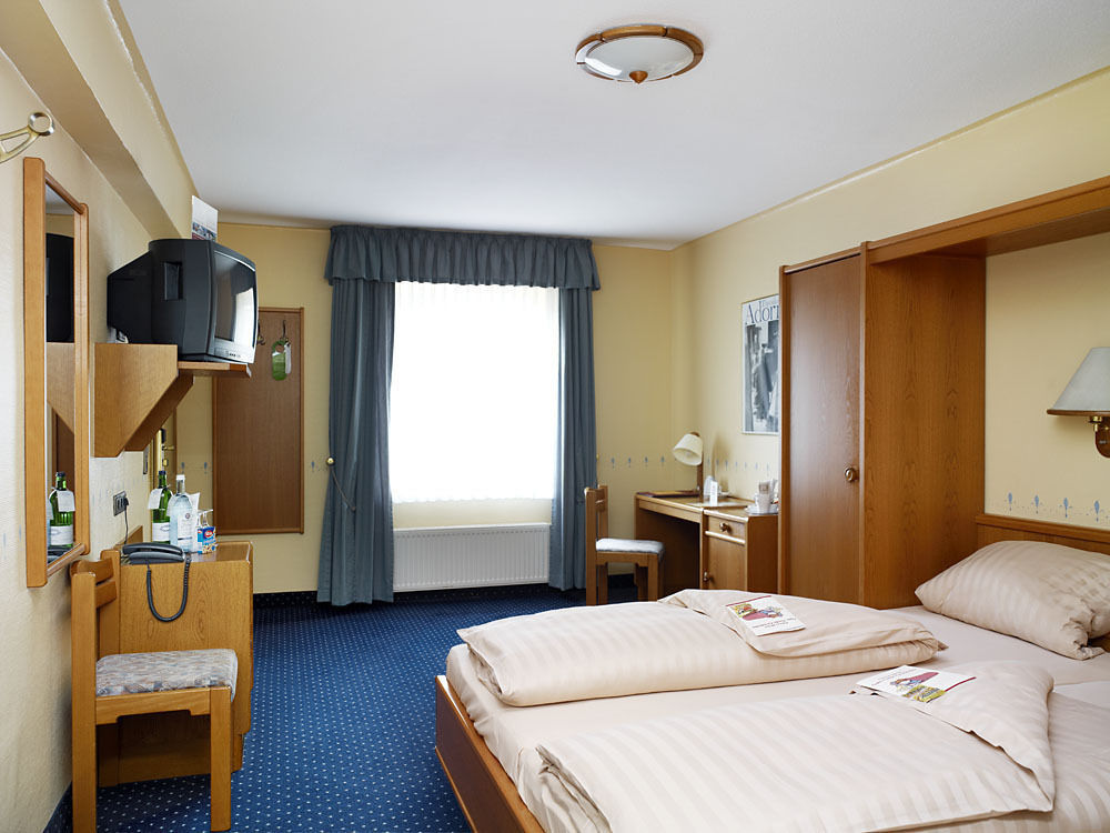 Hotel-Hofbraeu Am Stadtring Нордхорн Экстерьер фото